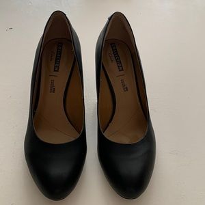 Women’s Clark’s black leather pumps, almost 3” heel. Excellent condition (8).